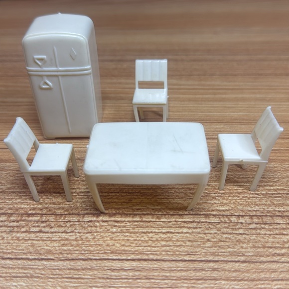 Lot of 8 Vintage Eagle Toys Miniature Dollhouse Furniture - Picture 6 of 7